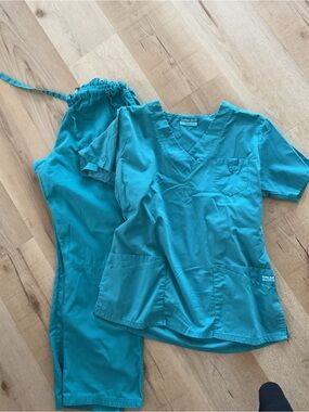 Butter soft set Teal V-Neck Medical Scrub Top and Pants Set